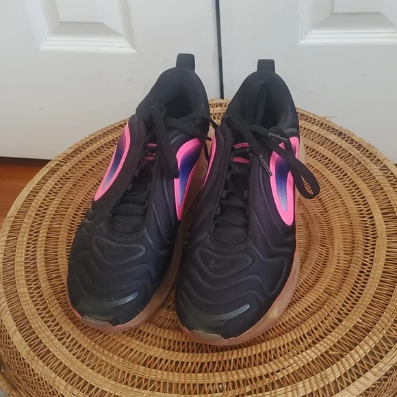 Nike Youth Airmax 720 Pink And Black Rise Athletic Sneakers - Picture 3 of 10